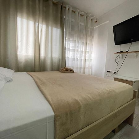 Downtown Modern Studio Apartment Tirana Esterno foto