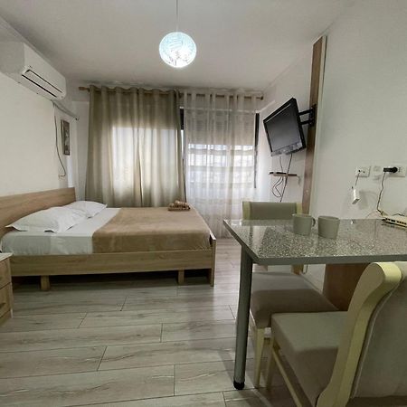 Downtown Modern Studio Apartment Tirana Esterno foto