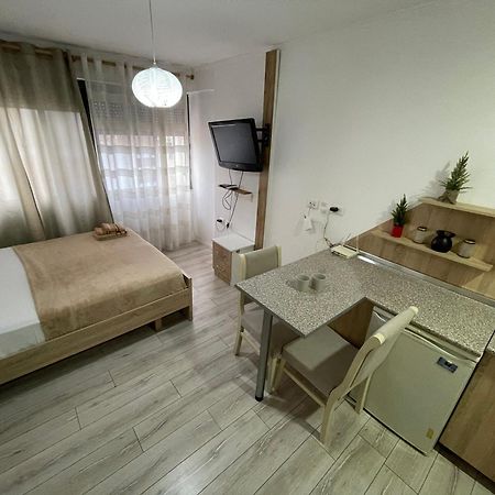 Downtown Modern Studio Apartment Tirana Esterno foto
