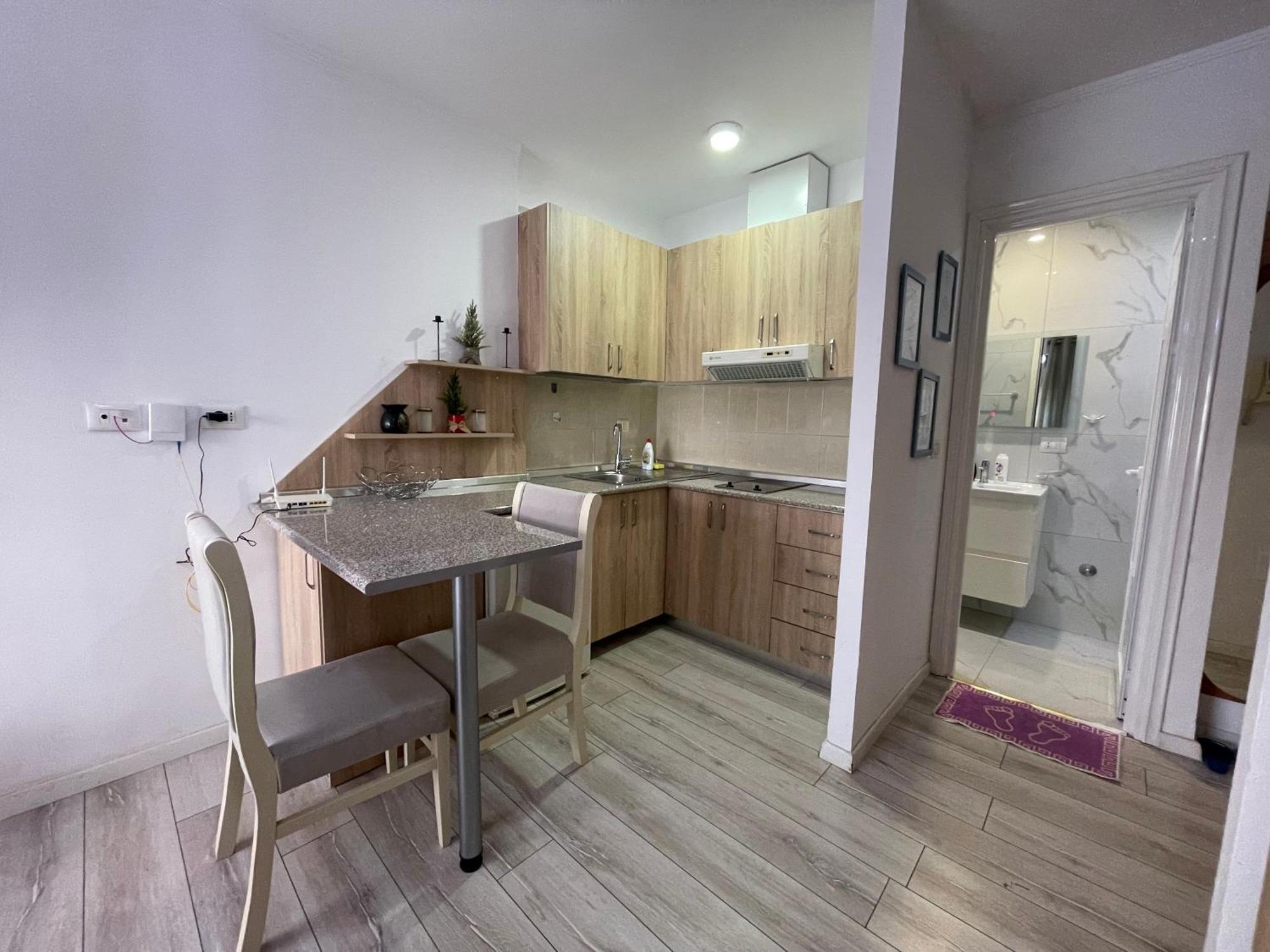 Downtown Modern Studio Apartment Tirana Esterno foto