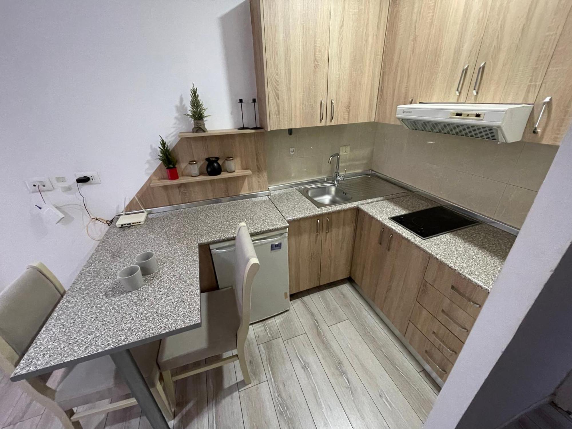 Downtown Modern Studio Apartment Tirana Esterno foto